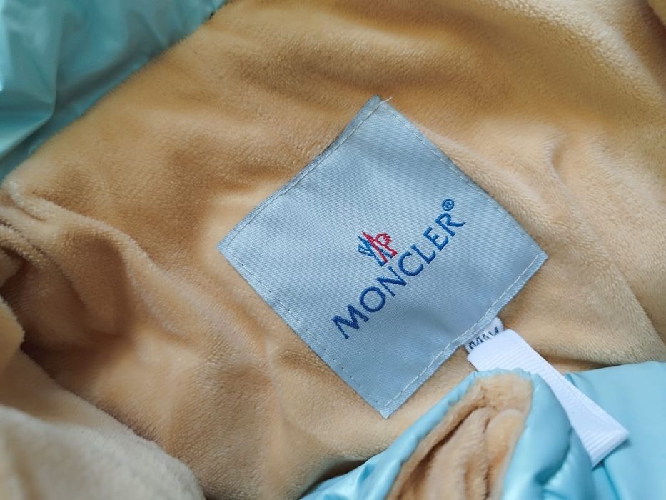 Продам зимний комбинезон 84 см