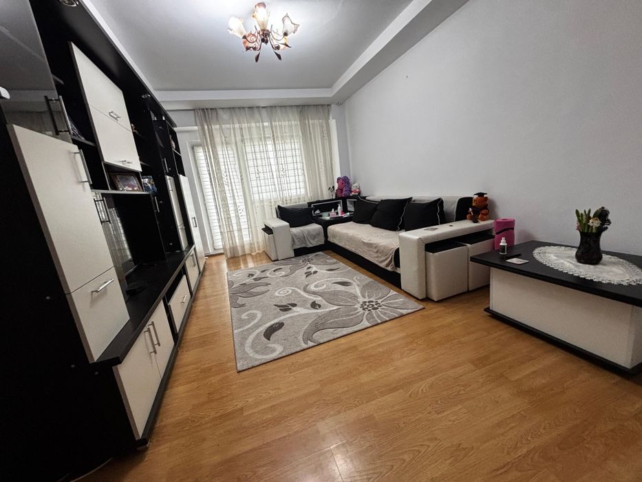 De vânzare apartament 4 camere