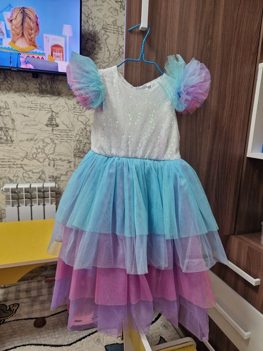 Платье нарядное на 4-5 лет