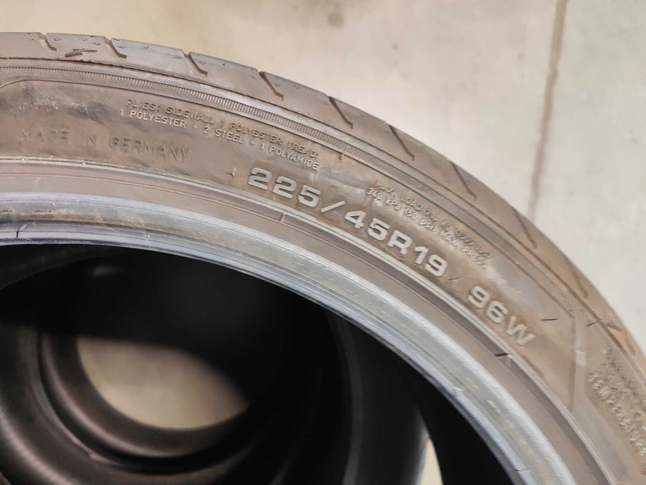 2бр. летни гуми 225/45/19 Goodyear