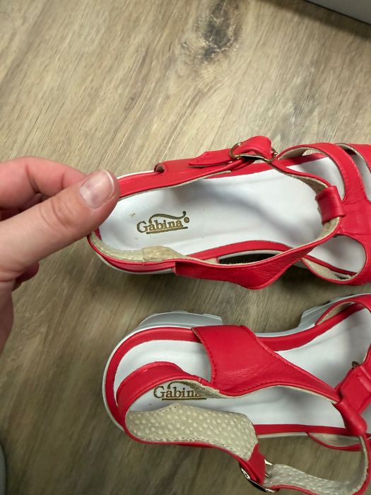 Сандали с дебел ток Gabina