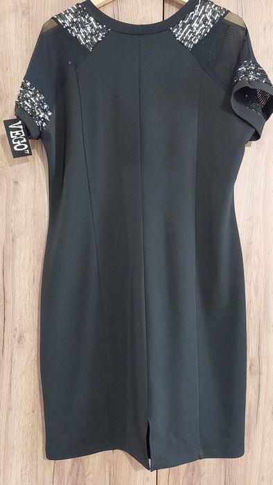 Къса черна рокля