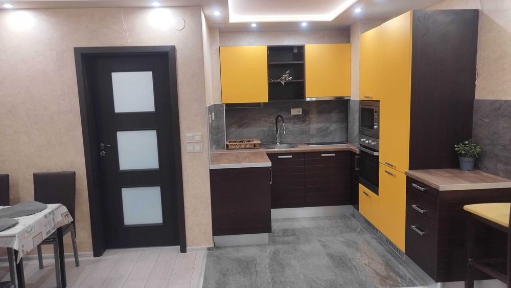 Под наем двустаен в нова сграда в центъра на София