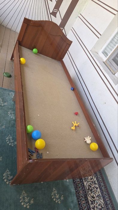 Кровать сотилади