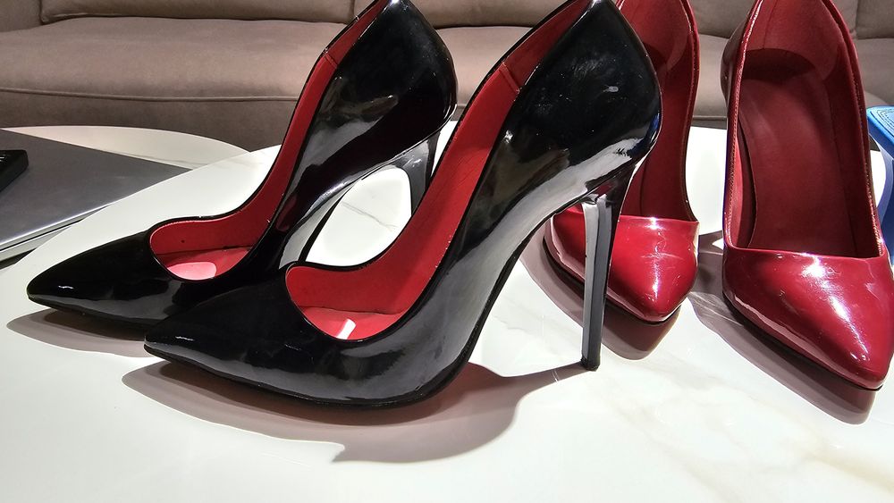 Обувки на ток, маратонки nike