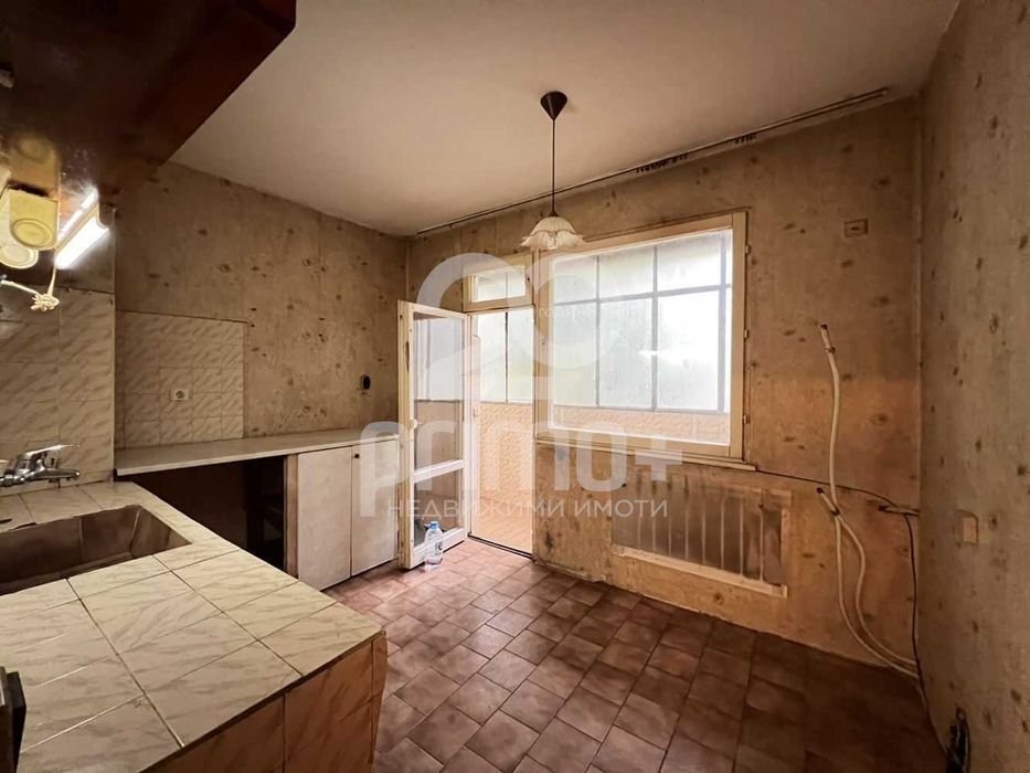 Продава се Тристаен апартамент в Велико Търново, Център - 71 кв.м за 1057 €/кв.м - Снимка #4