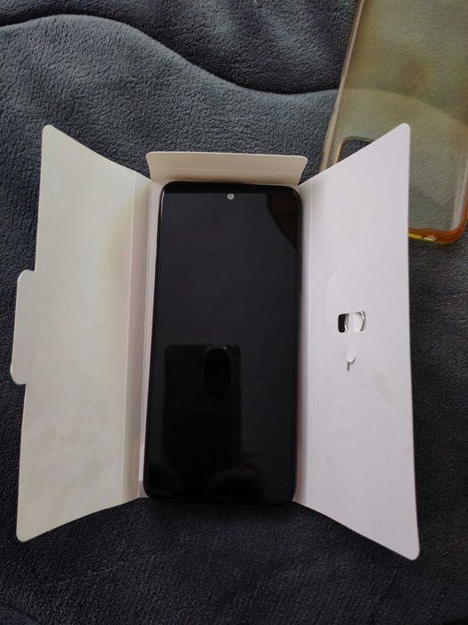 Продавам Redmi Note11