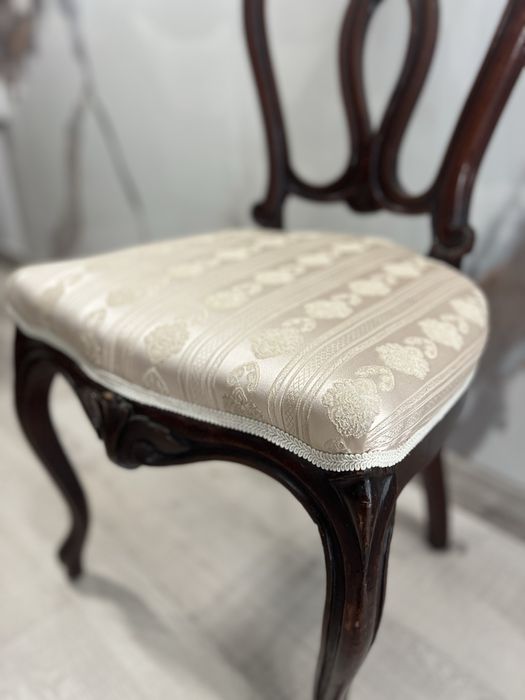 Стол в бароков стил с дърворезба