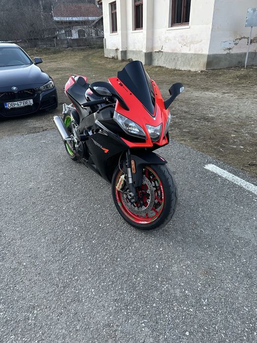 Aprilia rsv4 1000
