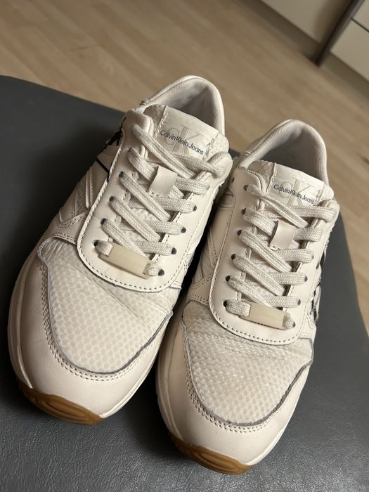 Calvin Klein маратонки.