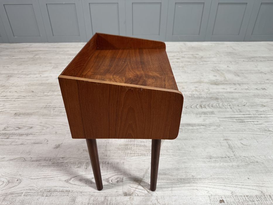 Винтидж нощно шкафче Д1146