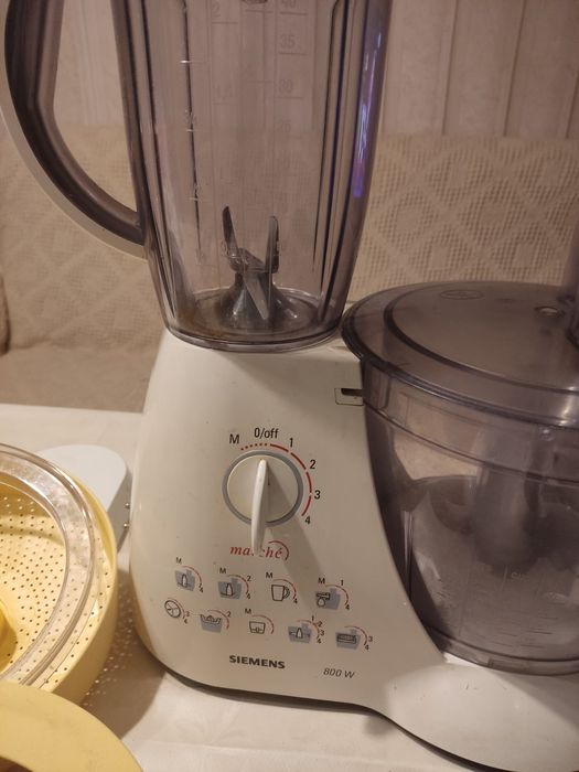 Продавам кухненски робот Siemens 800w.