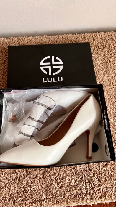 Елегантни бели обувки, 39 размер, като нови