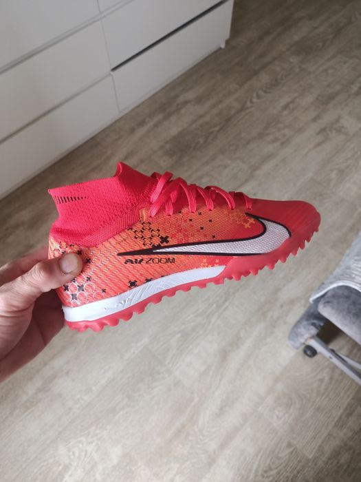 Продам бутсы новые