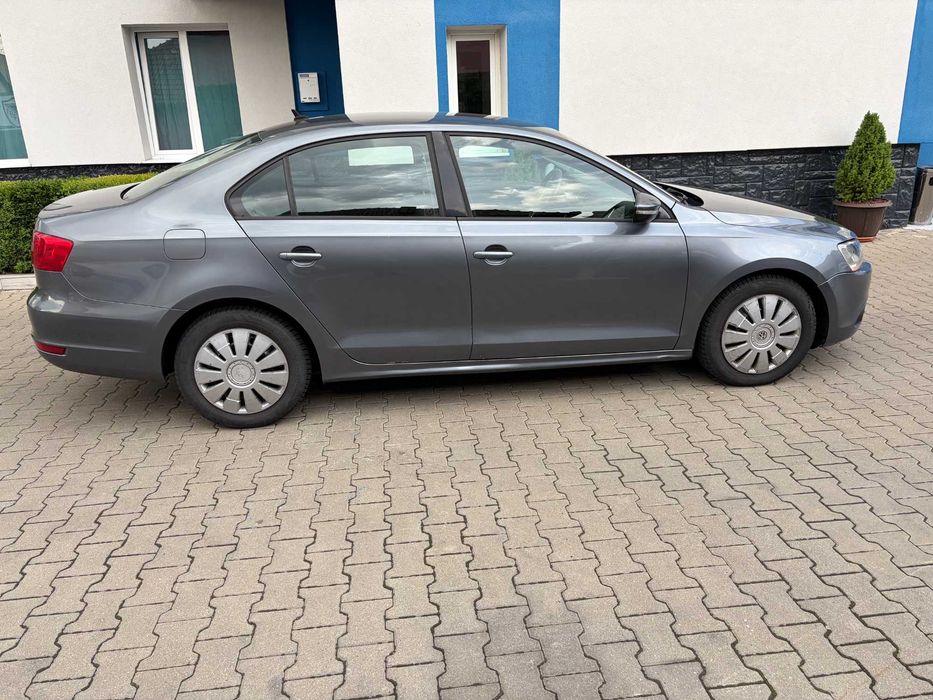 vand VW JETTA ,an fabricatie 2014 ,euro 5 ,200000 km, pret 5200 euro tva inclus