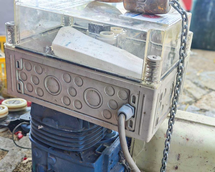 Продавам телфер марка DEMAG в много добро състояние. Товароподемност: 250 кг. Работи отлично.