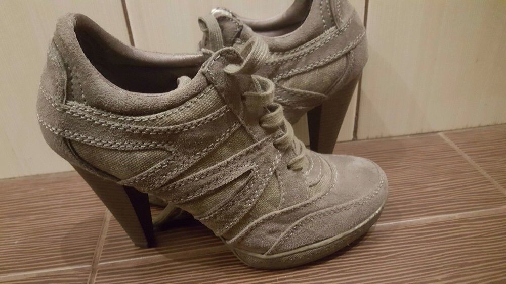 Botine noi, gri Graceland, cu toc