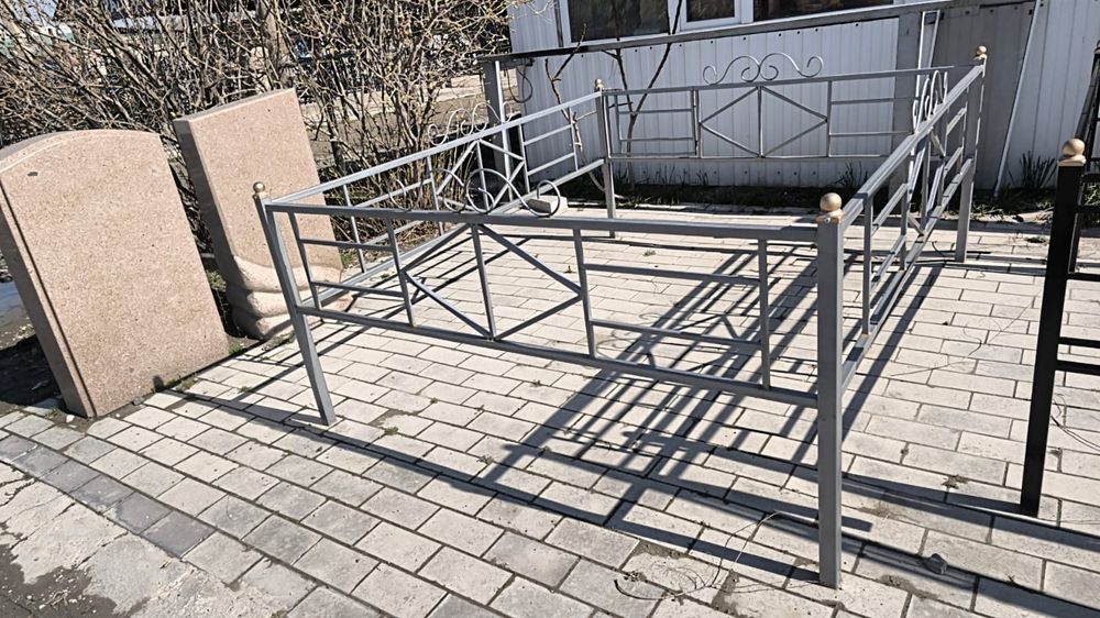 Изготовление ритуальных оградок