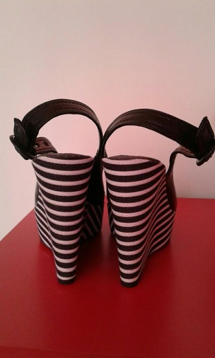 Нови ест.кожа сандали на платформа