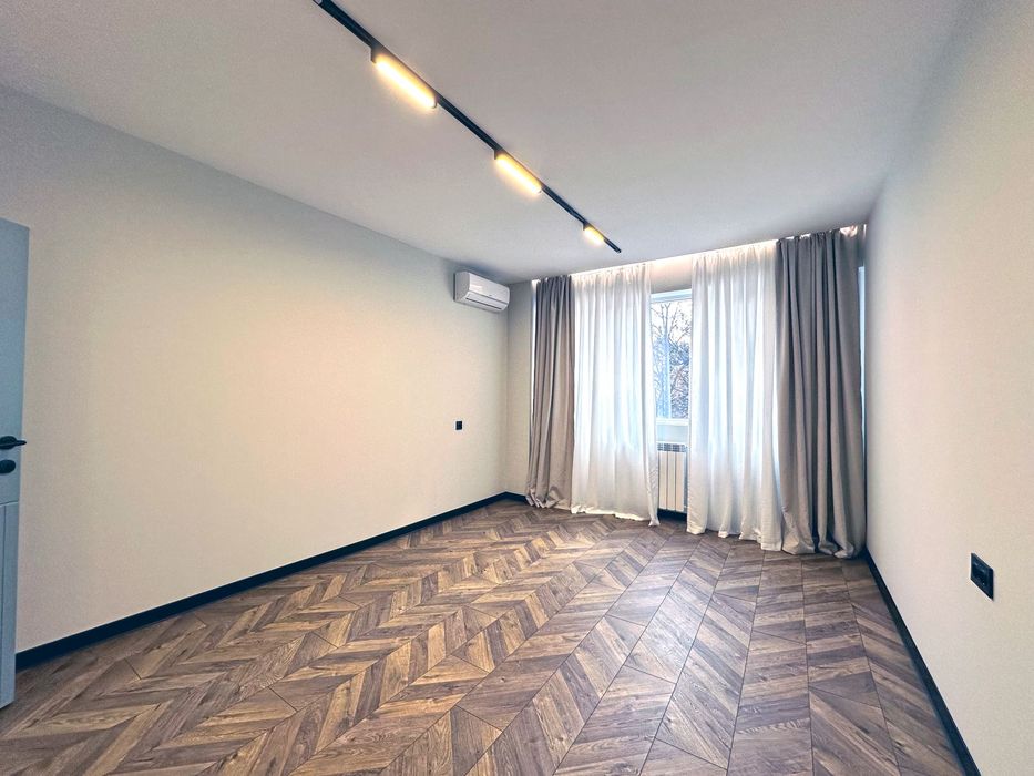 Продава се Тристаен апартамент в София, Гоце Делчев - 75 кв.м за 2040 €/кв.м - Снимка #8