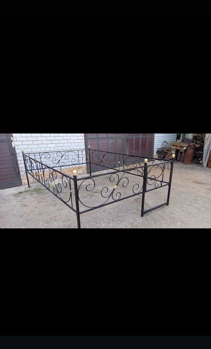 Оградки на кладбище