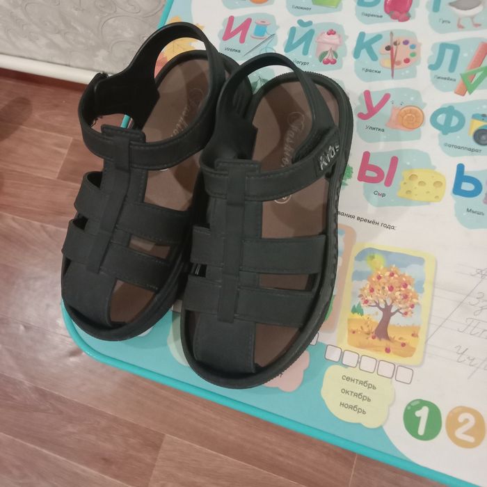 Стол детский +подарки