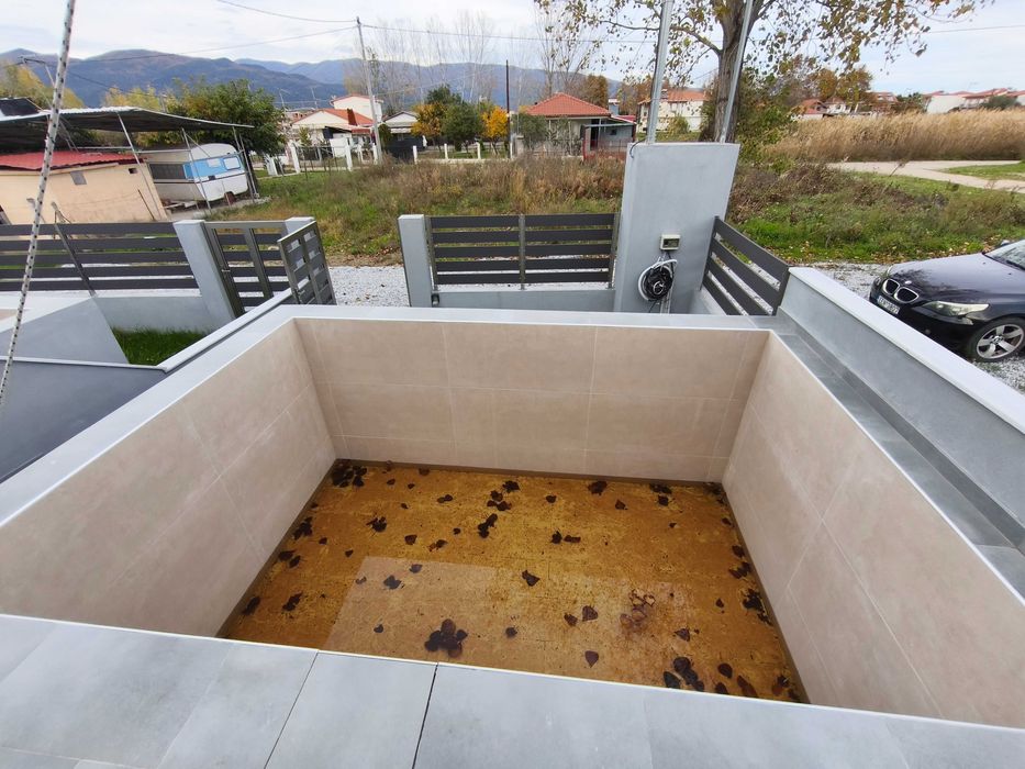 Продава нова къща 58м2 с басейн и двор 120 м2 в Паралия Врасна, Гърция