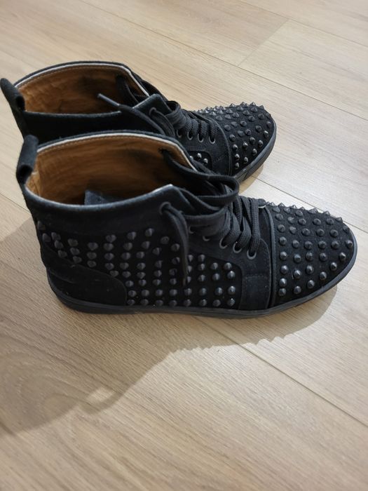 Vand louboutin ca noi