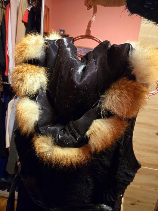 Луксозен кожен елек от лисица.