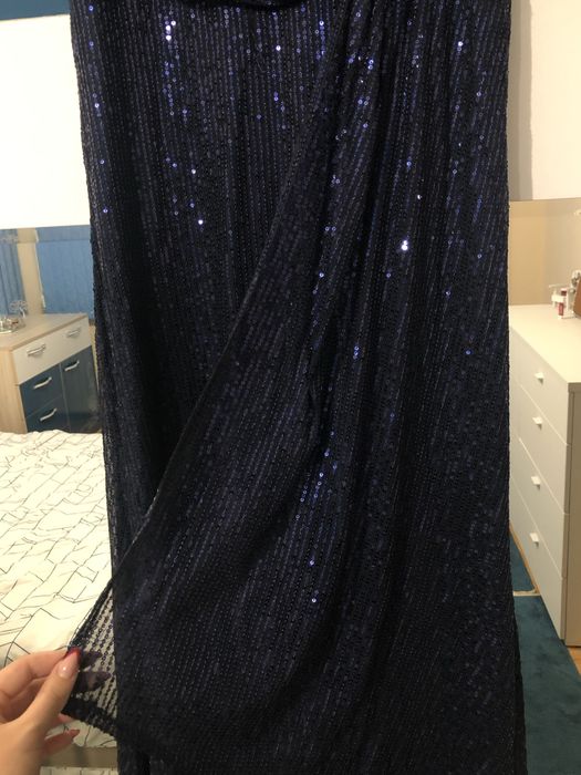 Дълга официална рокля в тъмно синьо с пайети