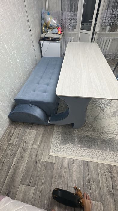 Продам диван за 80 000 торг