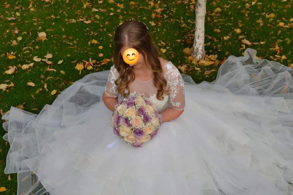 Rochie mireasă tip prințesă cu volane si aplicatii din dantela