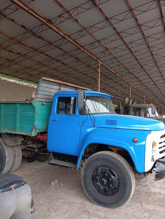 Zil 130 samosval
