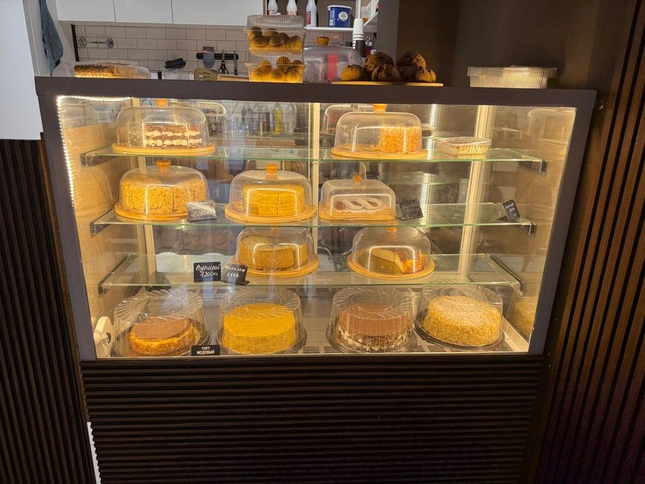 Продается кондитерская витрина