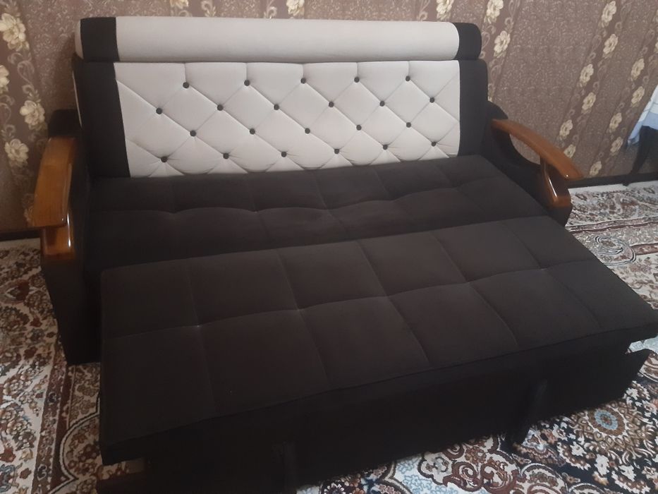 Диван иккита креслоси билан