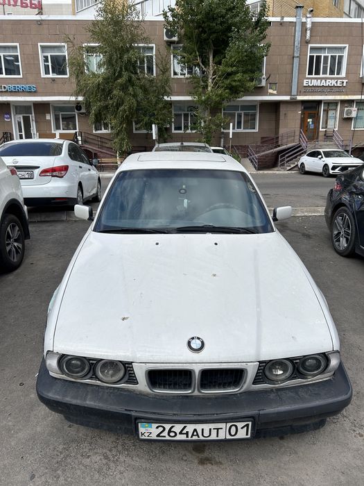 Продам машину бмв е34