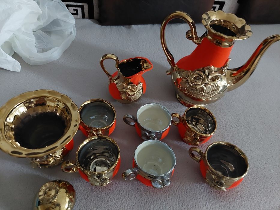 Set ceramica,setsticla plus pahare si 2 ceainice 2 zaharnite si o supiera
