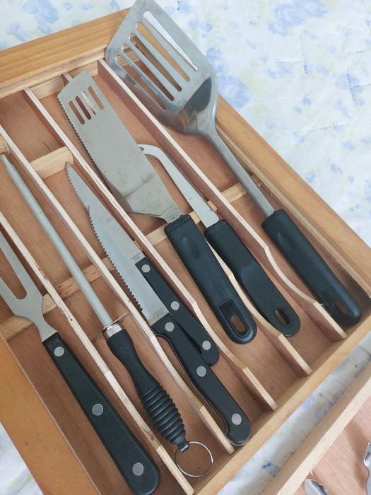 Комплект прибори за хранене и готвене