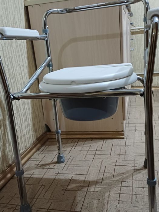 Санитарное кресло. Новое