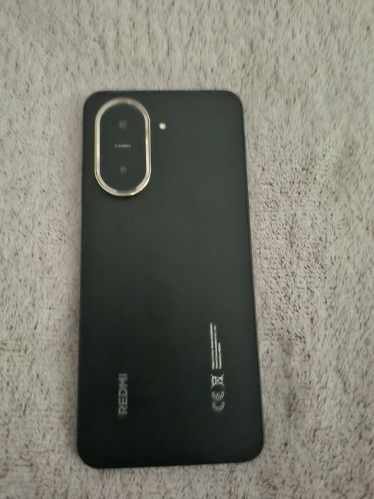 Vând telefon redmi A5 2025 august    fara defecte stare foarte bună se vinde cu husă,  baterie 2 zile