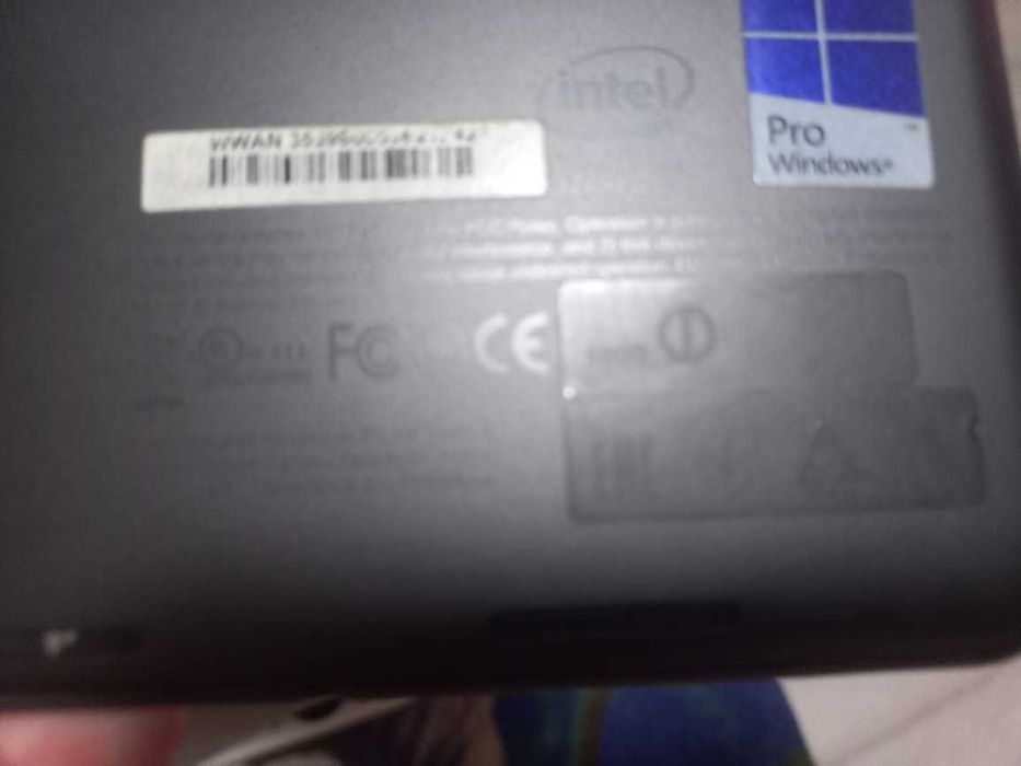 планшет LENOVO с установленным на нем WINDOWS 10