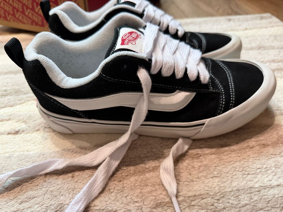 Продавам кецове VANS