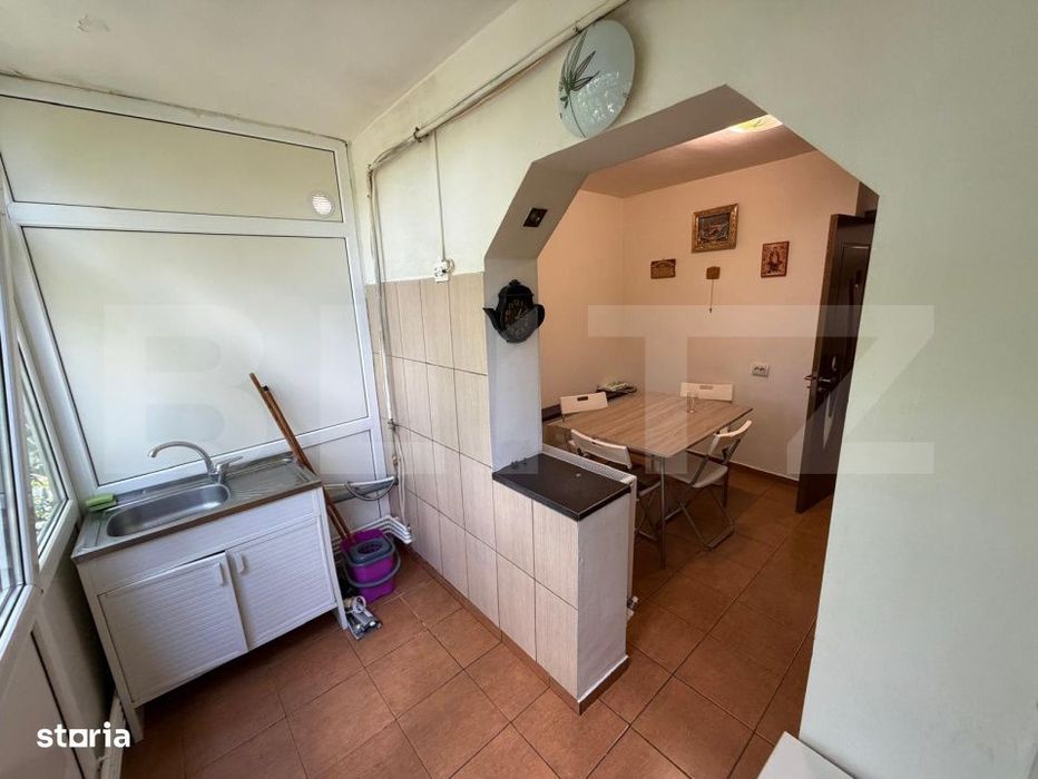 Apartament 3 camere decomandat, etaj 3, Rovine, zona Posta din Rovine