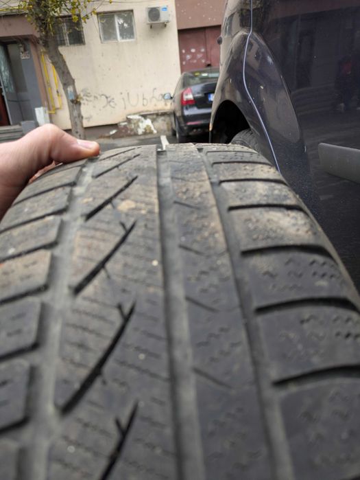 Vând jante tabla Ford Focus 2 pe R15 + cauciucuri iarna Continental.