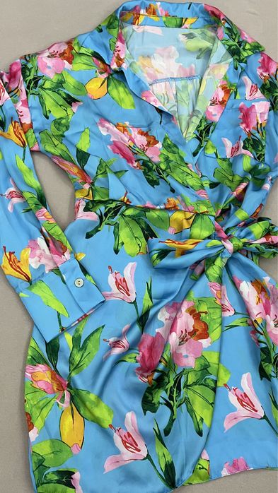 Флорална сатенирана рокля