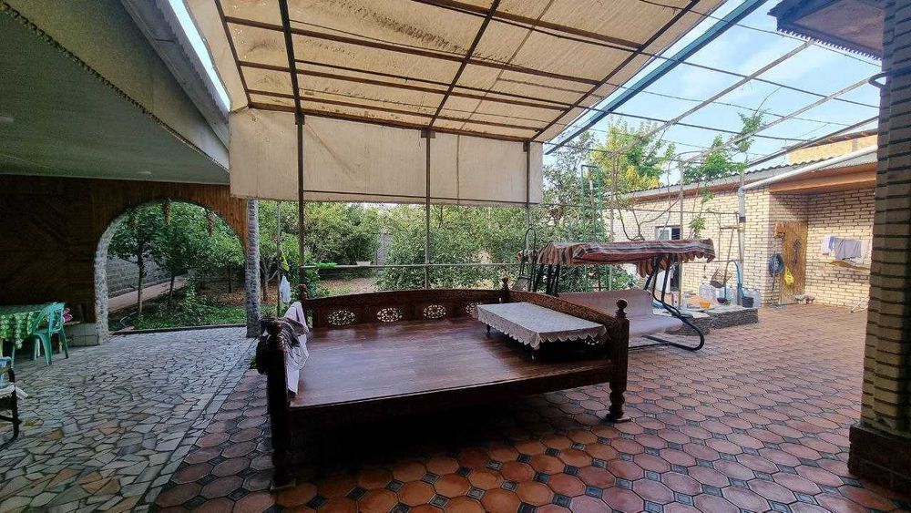 Дом в Центре Янгибазара ( Участок для офиса, магазина, отеля, кафе)