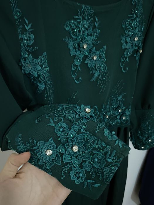 Платья вечерние