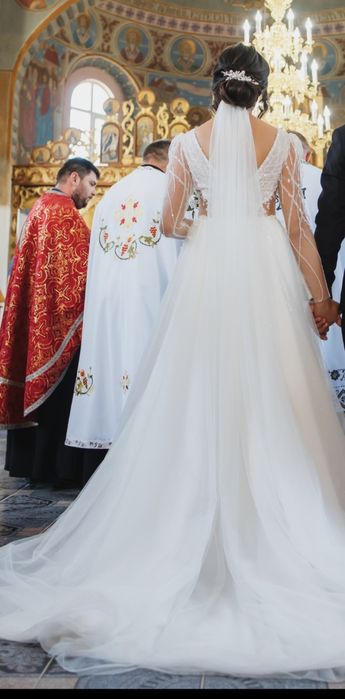 Vând rochie stil prințesa.
Rochia este curăța