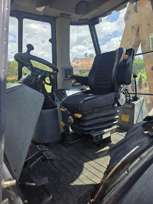 Buldoexcavator Case 690