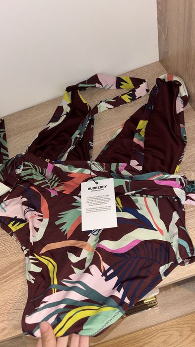 Costum de baie Burberry tropical fantasy nou